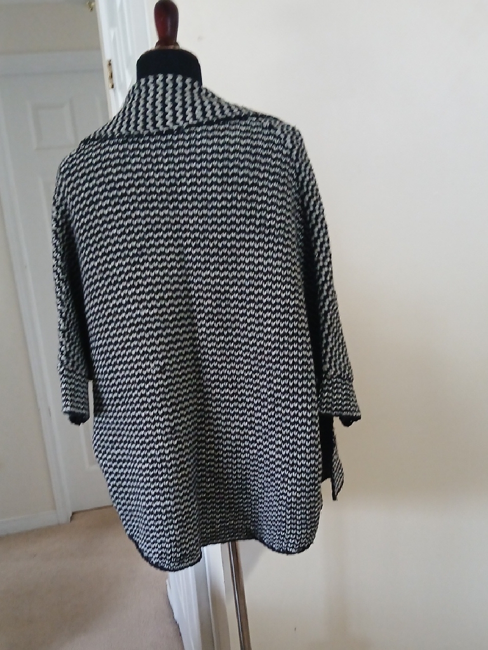 💓3/$15 Black and White Women's Cardigan - Picture 13 of 13